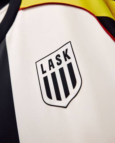 lask_25_26_adidas_home_kit_d.jpg