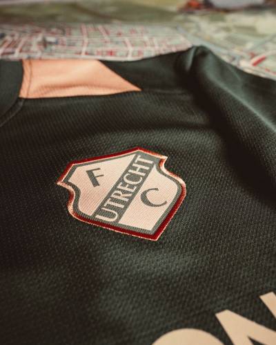 fc_utrecht_25_26_castore_away_kit_c.jpg