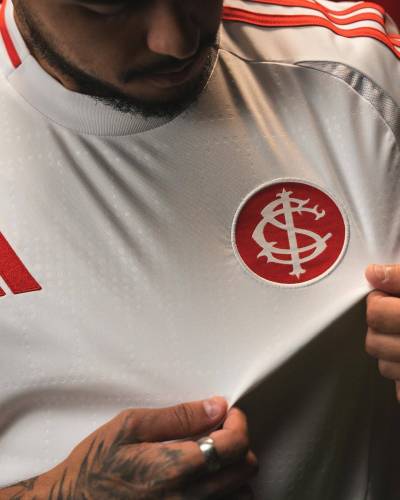 internacional_25_26_adidas_away_kit_f.jpg