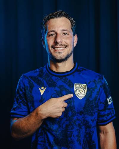miami_fc_2025_macron_pantera_kit_c.jpg