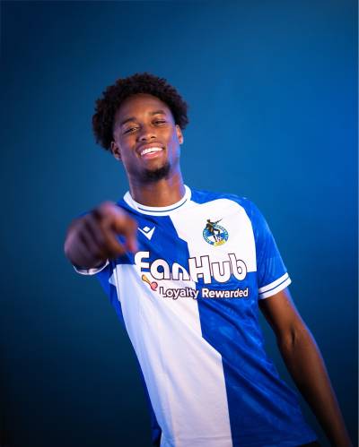 bristol_rovers_25_26_macron_home_kit_b.jpg