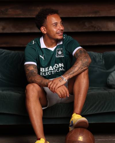 plymouth_argyle_25_26_puma_home_kit_3.jpg