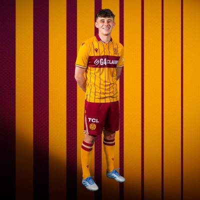 motherwell_25_26_macron_home_kit_6.jpg