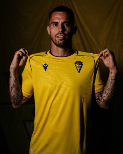 cadiz_25_26_macron_home_kit_a.jpg