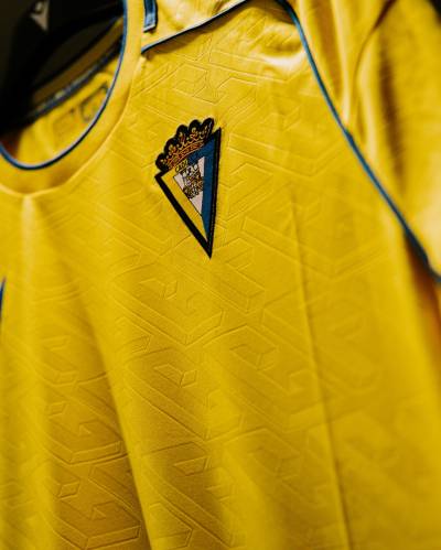 cadiz_25_26_macron_home_kit_d.jpg