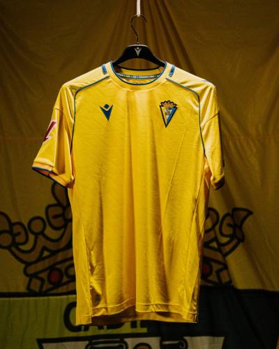 cadiz_25_26_macron_home_kit_f.jpg