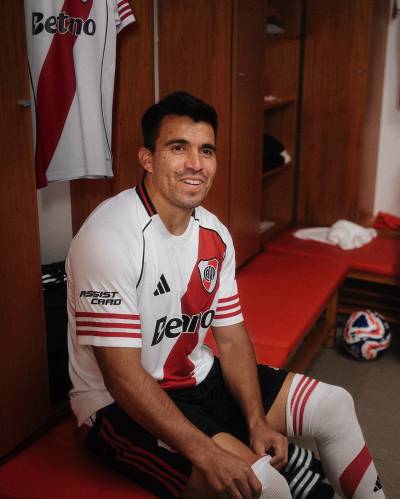 river_plate_25_26_adidas_home_kit_a.jpg