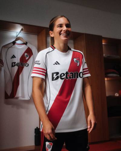 river_plate_25_26_adidas_home_kit_c.jpeg