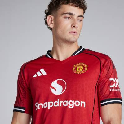 manchester_united_25_26_adidas_home_kit_c.jpg