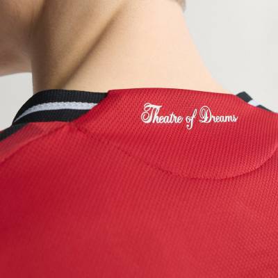 manchester_united_25_26_adidas_home_kit_e.jpg