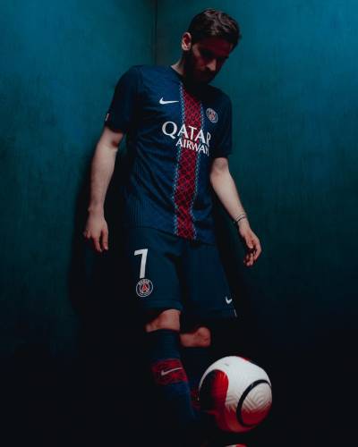 paris_saint_germain_25_26_nike_home_kit_c.jpg