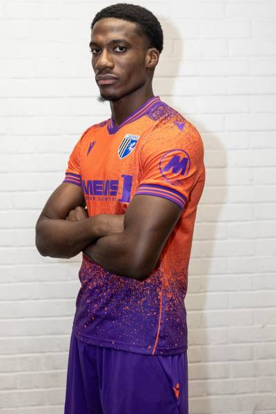 gillingham_25_26_macron_kits_e.jpg