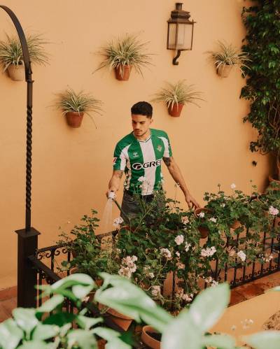 real_betis_25_26_hummel_home_kit_f.jpg