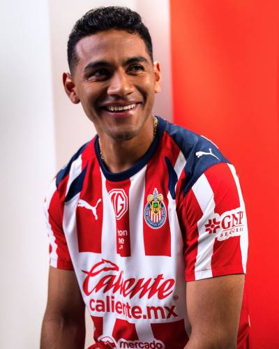 chivas_25_26_puma_home_kit_2.jpg