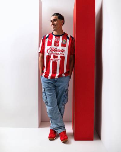 chivas_25_26_puma_home_kit_4b.jpg