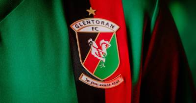 glentoran_25_26_macron_home_kit_e.jpg