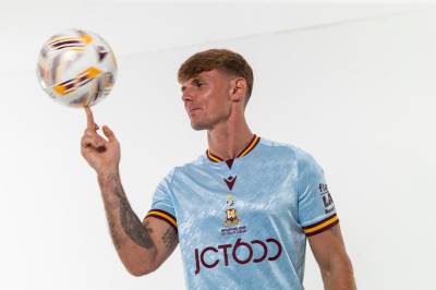 bradford_city_25_26_macron_away_kit_a.jpg