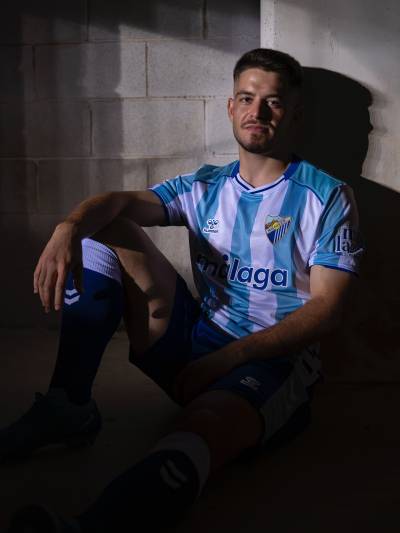 malaga_25_26_hummel_home_kit_a.jpg