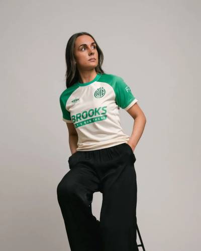 cambridge_united_25_26_umbro_away_kit_b.jpg