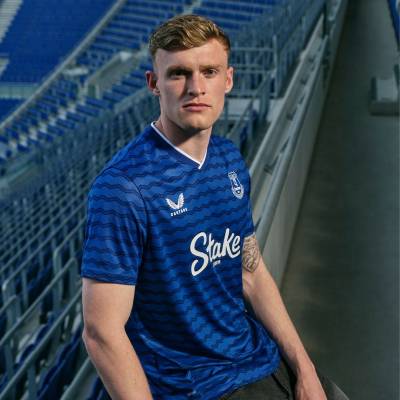 everton_25_26_castore_home_kit_c.jpg