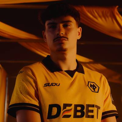 wolverhampton_wanderers_25_26_sudu_home_kit_d.jpg