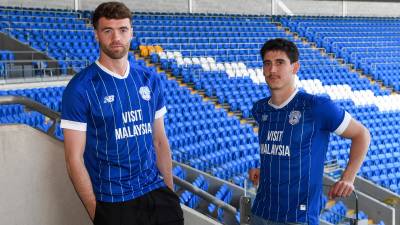 cardiff_city_25_26_new_balance_home_kit_c1.jpg