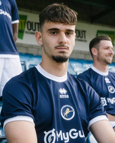 millwall_25_26_errea_home_kit_5.jpg