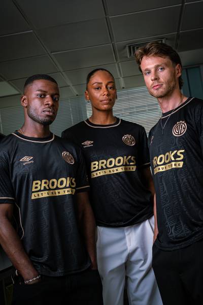cambridge_united_25_26_umbro_third_kit_a.jpg