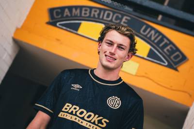 cambridge_united_25_26_umbro_third_kit_d.jpg