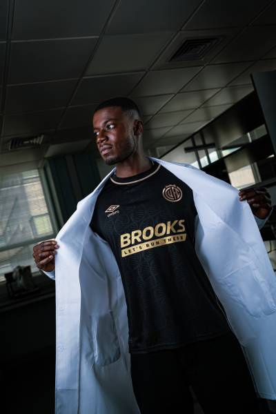 cambridge_united_25_26_umbro_third_kit_e.jpg