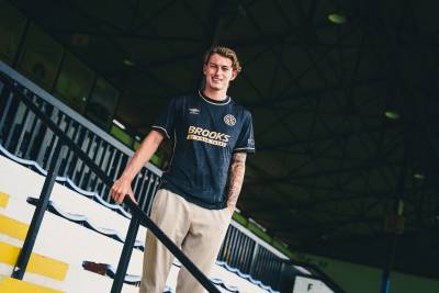 cambridge_united_25_26_umbro_third_kit_f.jpg