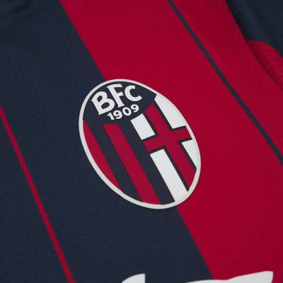 bologna_25_26_macron_home_kit_3.jpg