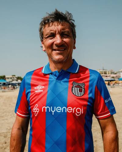 grimsby_town_25_26_umbro_away_kit_b.jpg