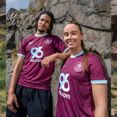 burnley_25_26_castore_home_kit_a.jpg