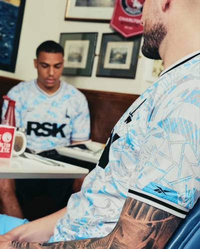 charlton_athletic_25_26_reebok_away_kit_f.jpg