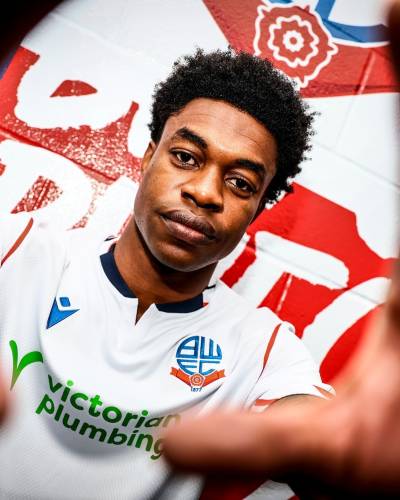 bolton_wanderers_25_26_macron_home_kit_b.jpg