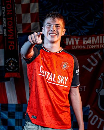 luton_town_25_26_reflo_home_kit_a.jpg