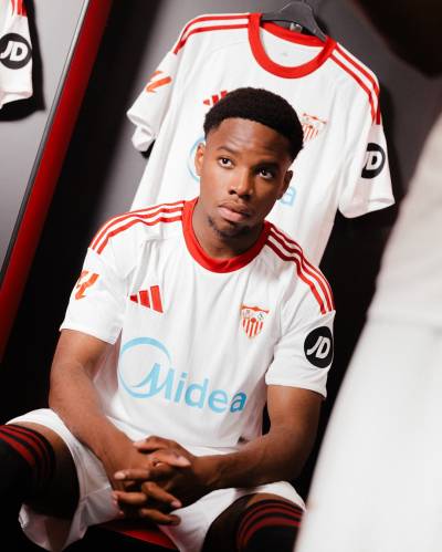 sevilla_25_26_adidas_home_kit_a.jpg