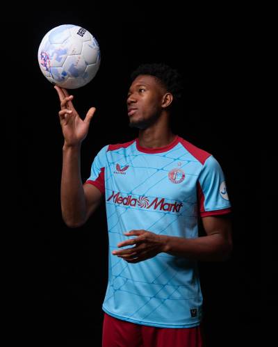feyenoord_25_26_castore_third_kit_04c.jpg