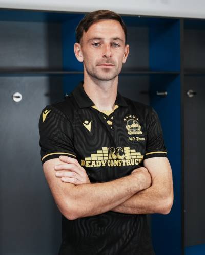 linfield_25_26_macron_140th_anniversary_away_kit_4.jpg