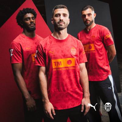 valencia_25_26_puma_away_kit_a.jpg