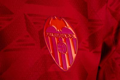 valencia_25_26_puma_away_kit_e.jpg