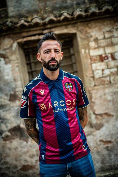 levante_ud_25_26_macron_home_kit_04.jpg