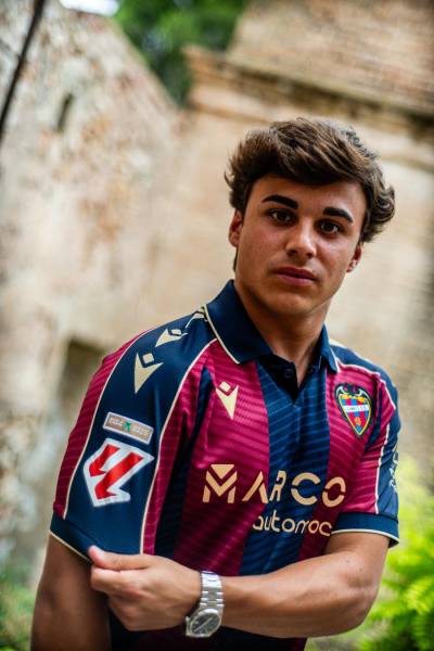 levante_ud_25_26_macron_home_kit_05.jpg