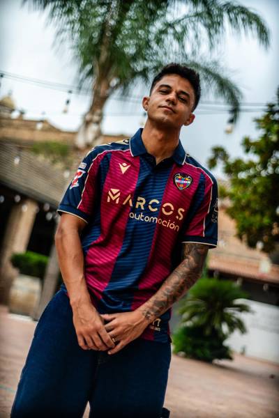 levante_ud_25_26_macron_home_kit_06.jpg