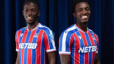 crystal_palace_25_26_macron_home_kit_c1.jpg