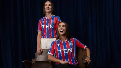 crystal_palace_25_26_macron_home_kit_f.jpg