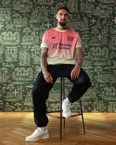 bayer_04_leverkusen_25_26_new_balance_away_kit_b.jpg