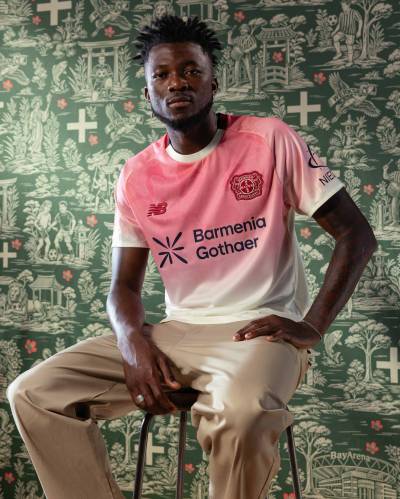bayer_04_leverkusen_25_26_new_balance_away_kit_f.jpg