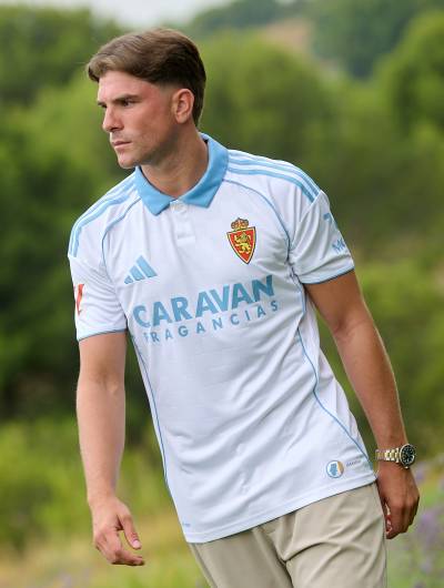 real_zaragoza_25_26_adidas_home_kit_b.jpg